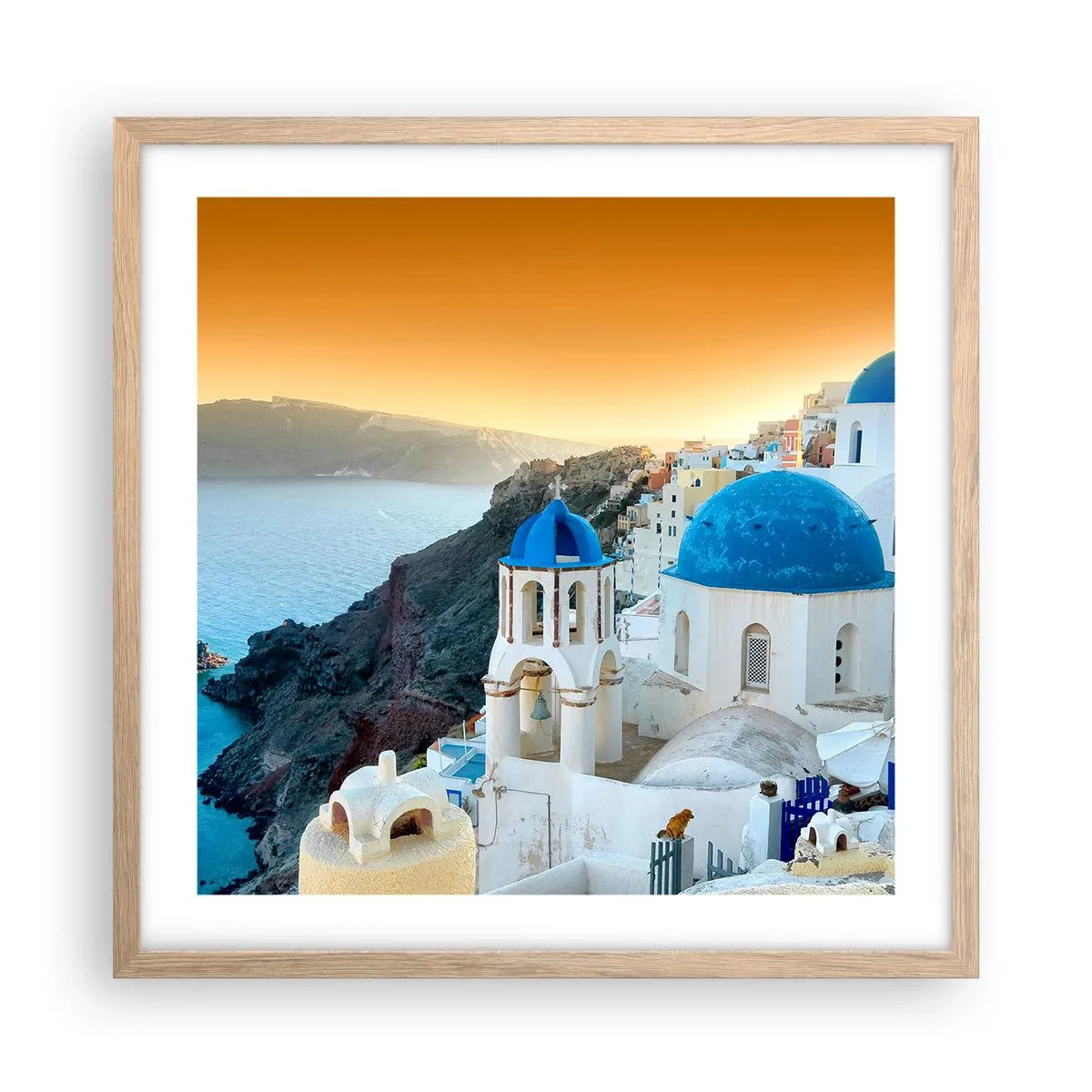 Poszter világos tölgy keretben - Santorini – rásimulva a sziklákra - 50x50 cm
