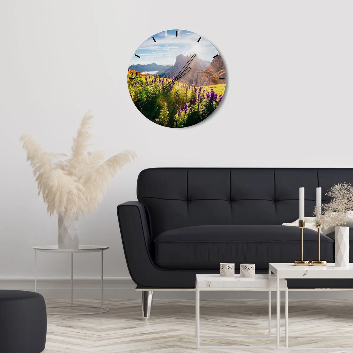 Falióra, Óra - Egy virágmező egy hegyi tájon, amelyet megvilágított a nap - 30x30cm - A gyógynövények titkos élete - Modern fali dekoráció nappalihoz, konyhához és hálószobához ARTTOR