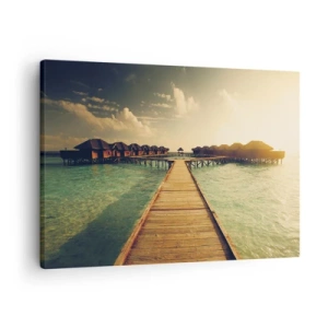 Vászonkép - Egy fából készült móló vezet a vízparti házakhoz, a nap sugarai megvilágítják. - 70x50cm - Tiszteletteljes meghívás - Modern fali dekoráció nappalihoz és hálószobához ARTTOR
