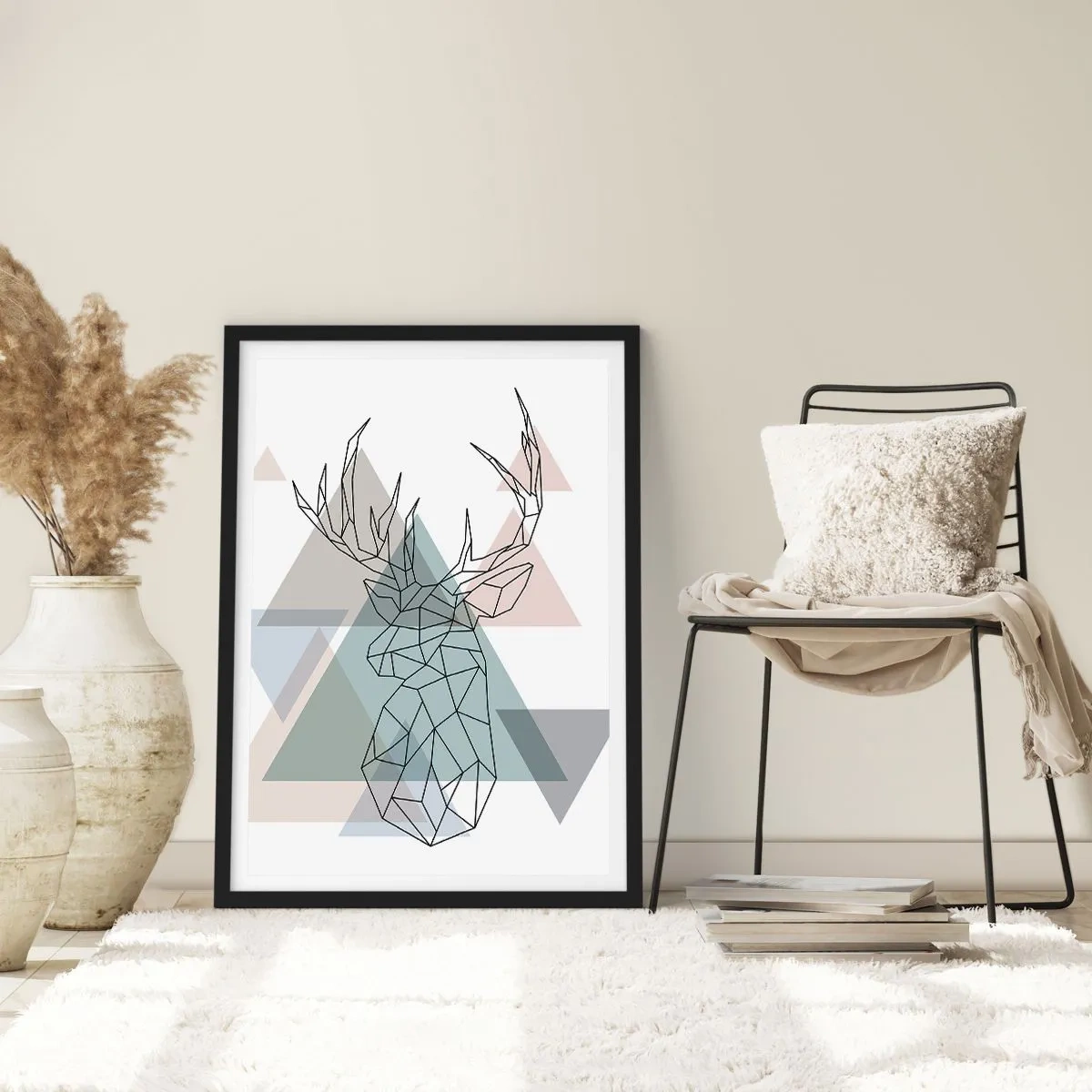 Poszter fehér keretben - Geometriai sziluettje egy szarvasnak háromszögek hátterében - 50x70cm - Egy geometrikus erdőben - Modern fali dekoráció nappalihoz és hálószobához ARTTOR