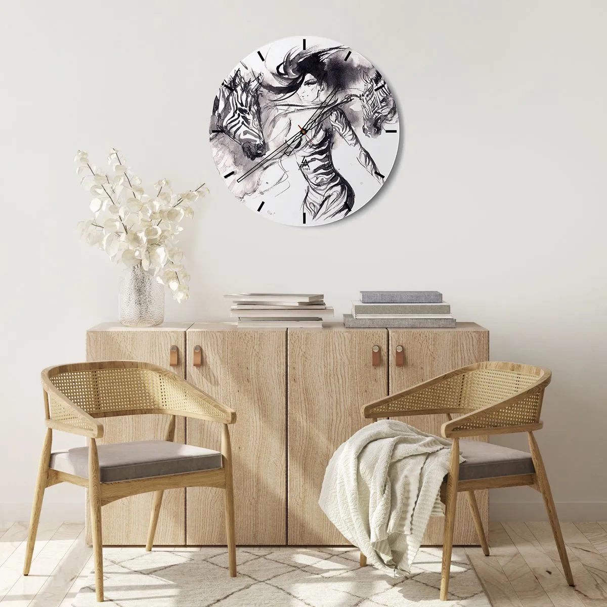 Falióra, Óra - Egy művészi alakot öltött nő táncol két összegyűlt emberrel - 30x30cm - Tánc a zebrákkal - Modern fali dekoráció nappalihoz, konyhához és hálószobához ARTTOR