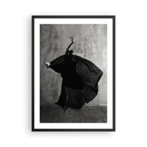 Poszter fehér keretben - Egy fekete-fehér felvétel egy táncosról dinamikus mozgás közben egy nyers falnak támaszkodva. - 50x70cm - Szenvedélyes pas - Modern fali dekoráció nappalihoz és hálószobához ARTTOR