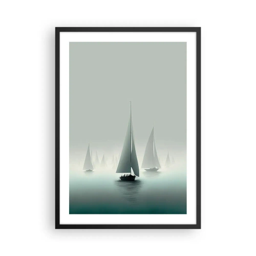 Poszter fehér keretben - Egy csoport vitorlás hajó repül a ködös tengeren, nyugodt vizekkel körülvéve. - 50x70cm - Ködből épült - Modern fali dekoráció nappalihoz és hálószobához ARTTOR
