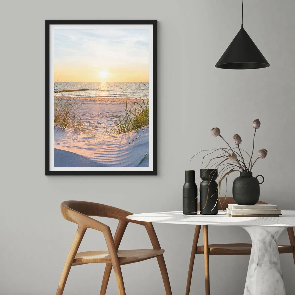 Poszter fehér keretben - A tenger hangja, a madarak éneke, egy vad tengerpart a fű között... - 70x100 cm