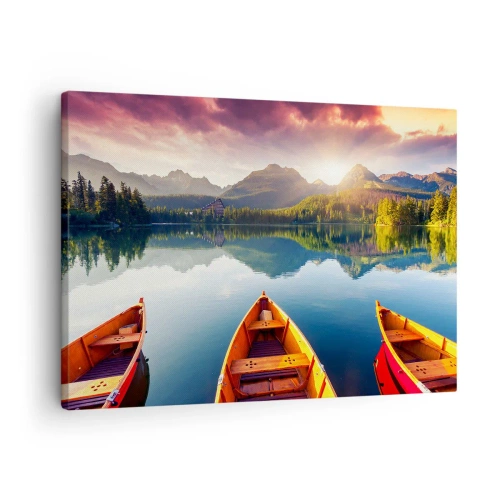 Vászonkép - Három fa csónak egy hegyi tó hátterében naplementekor - 70x50cm - Semmi a természet ellen - Modern fali dekoráció nappalihoz és hálószobához ARTTOR