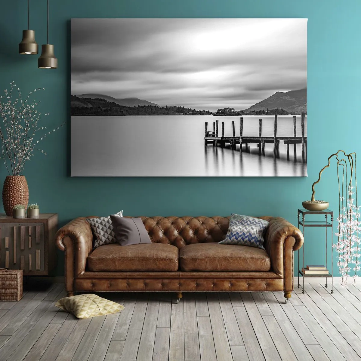 Vászonkép - Fekete-fehér tájkép egy mólóval egy tó felett - 70x50cm - Szelídség és erő - Modern fali dekoráció nappalihoz és hálószobához ARTTOR
