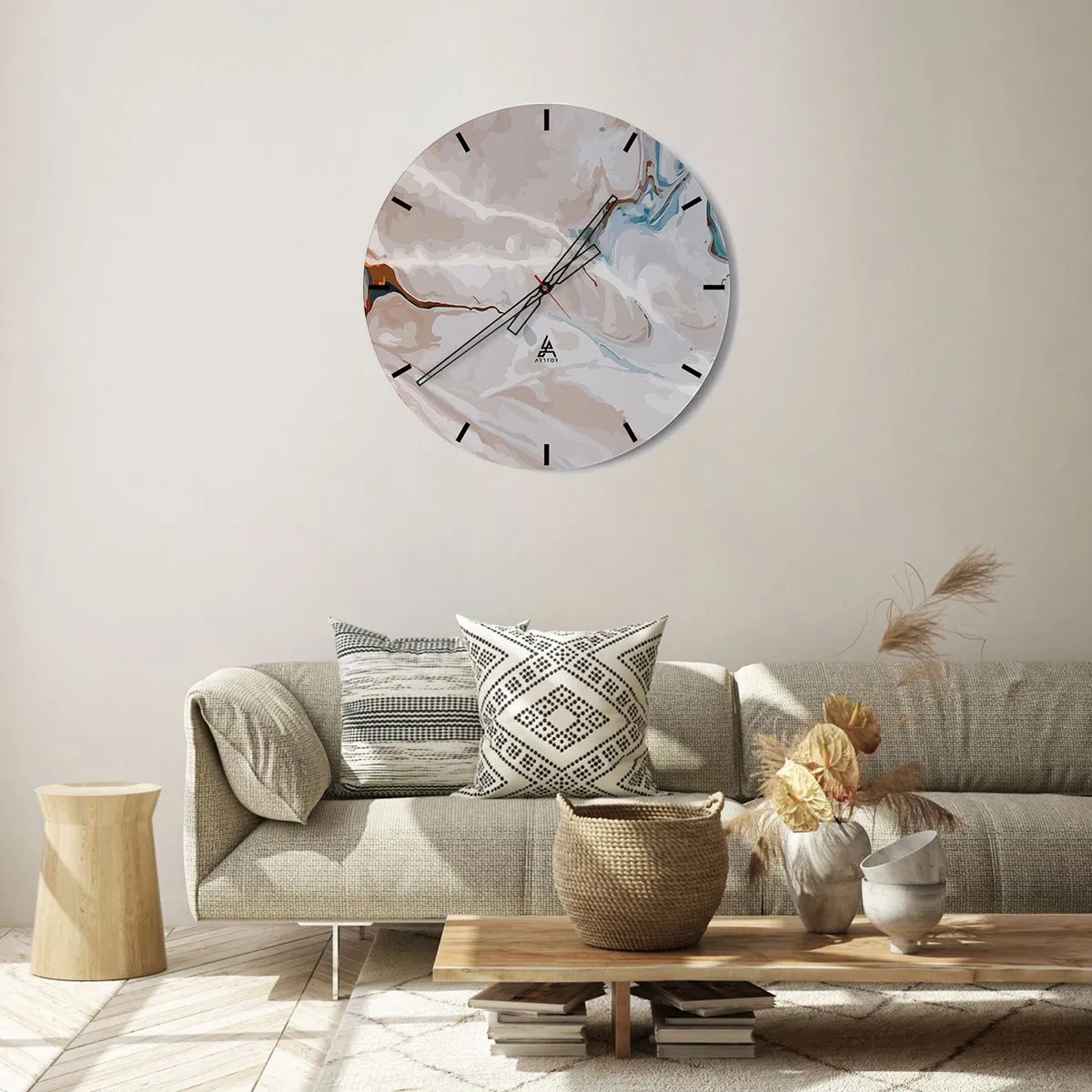 Falióra, Óra - Egy absztrakt minta kék és barna árnyalatokkal világos háttéren. - 30x30cm - Kék kanyarog a fehér alatt - Modern fali dekoráció nappalihoz, konyhához és hálószobához ARTTOR