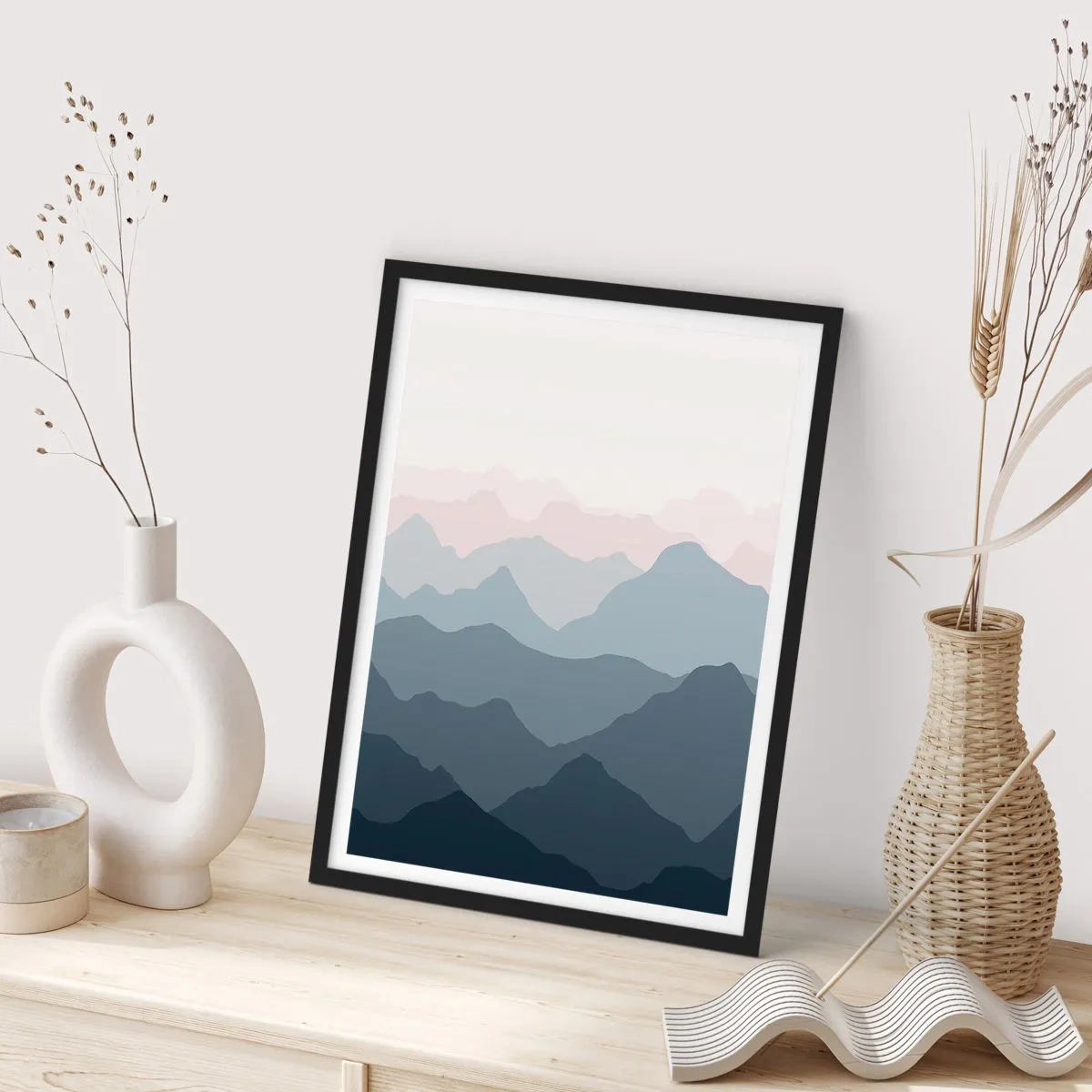 Poszter fehér keretben - Réteges hegyvonulatok kék és szürke árnyalatokban - 50x70cm - A hegyek hullámai - Modern fali dekoráció nappalihoz és hálószobához ARTTOR