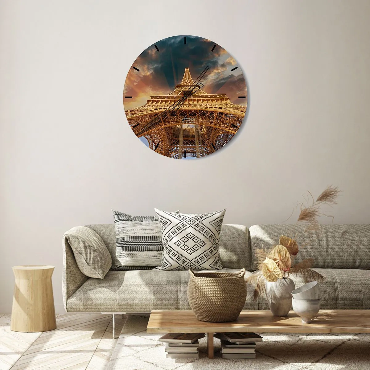 Falióra, Óra - Az Eiffel-torony perspektívája naplementekor - 30x30cm - Ahogy az emberiség eljutott az egekig - Modern fali dekoráció nappalihoz, konyhához és hálószobához ARTTOR