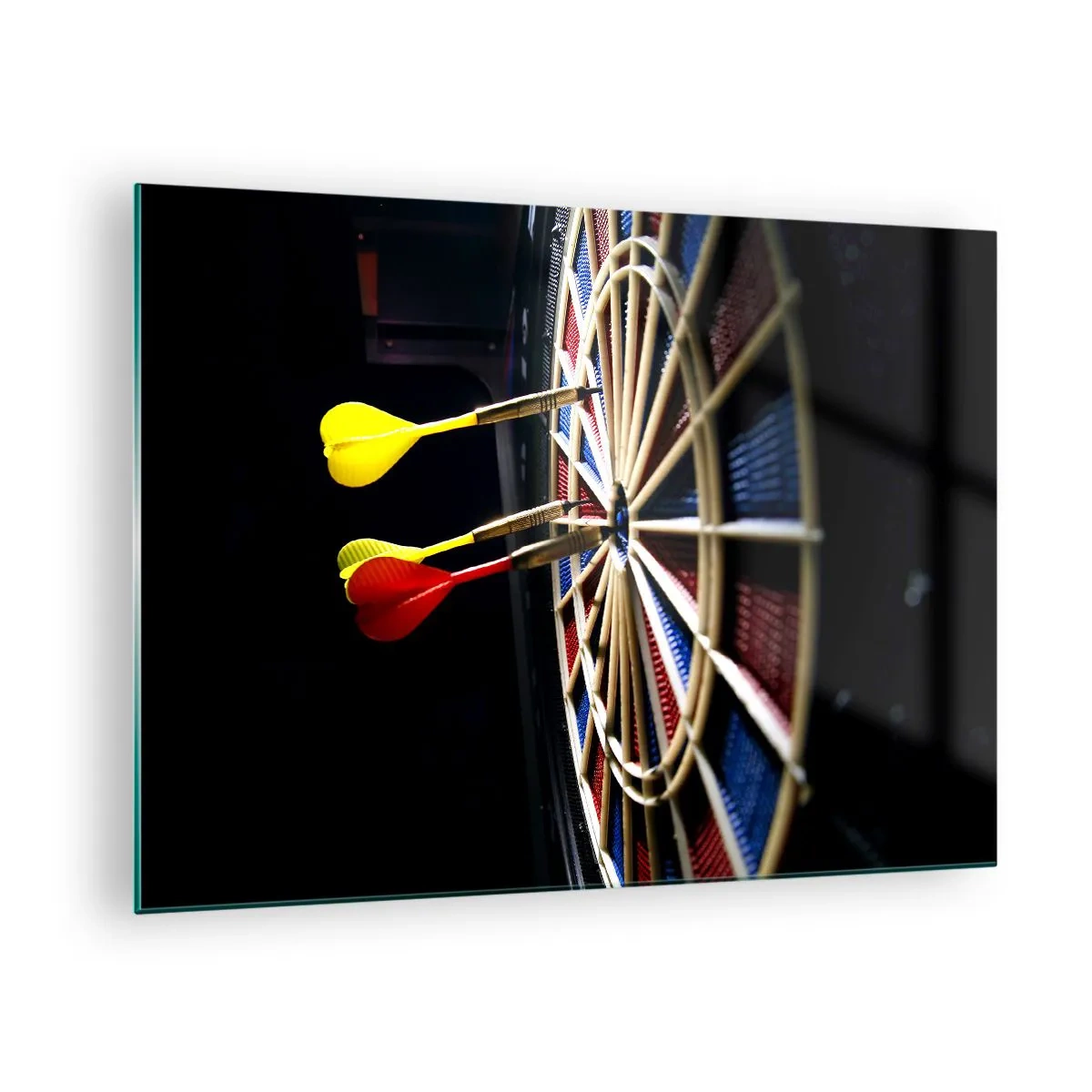 Üveg kép - Darts eltalálja a célt sötét környezetben - 70x50cm - Pont a lényeg - Modern fali dekoráció nappalihoz és hálószobához ARTTOR