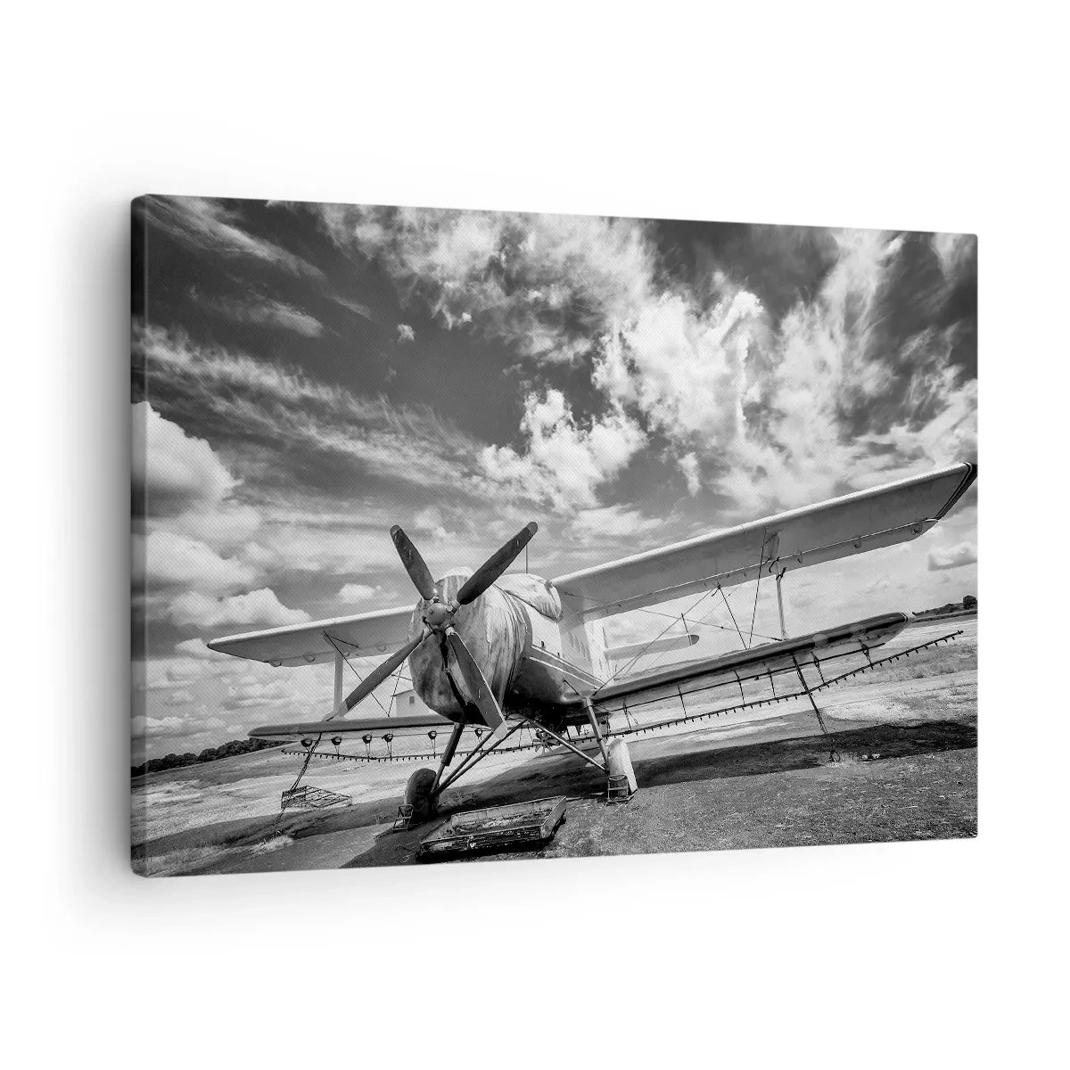 Vászonkép - Egy régi repülőgép a repülőtéren fekete-fehérben - 70x50cm - Alig várom! - Modern fali dekoráció nappalihoz és hálószobához ARTTOR