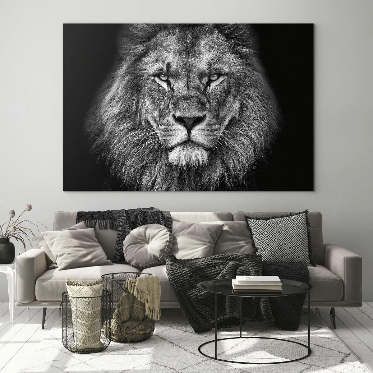 Üveg kép - Fekete-fehér oroszlánportré fenséges sörénnyel - 70x50cm - Őfelségi palástban - Modern fali dekoráció nappalihoz és hálószobához ARTTOR