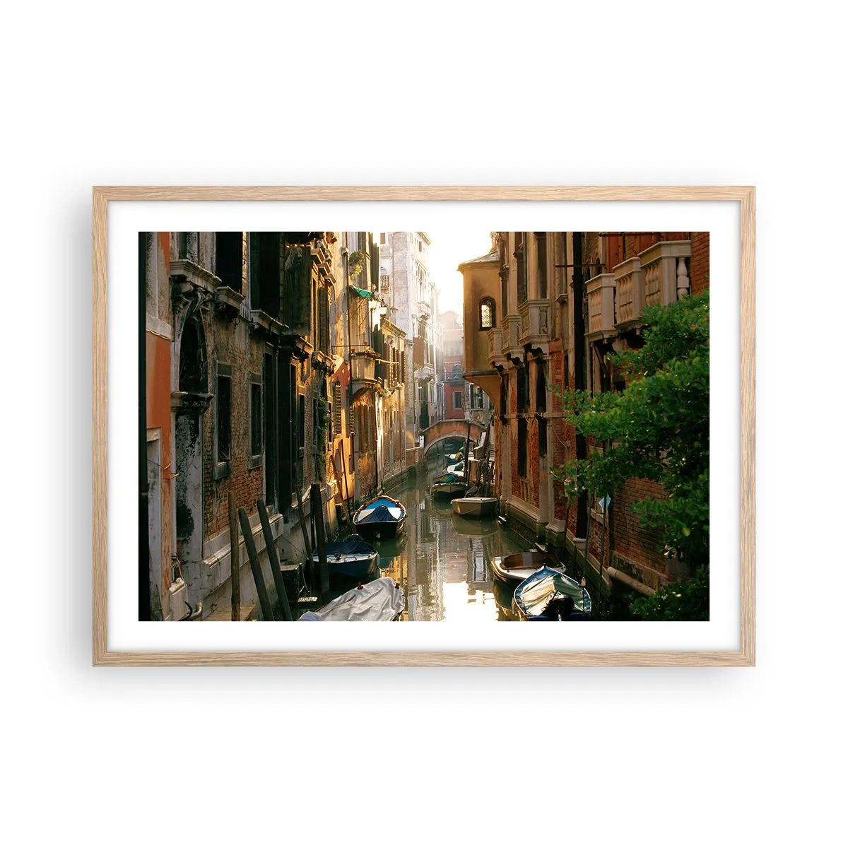 Poszter világos tölgy keretben - Egy velencei sikátorban - 70x50 cm