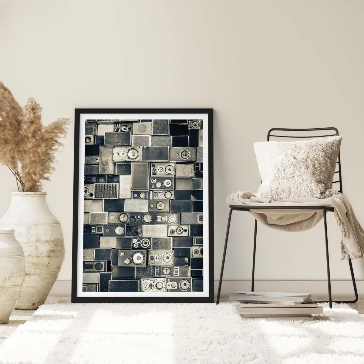 Poszter fehér keretben - Szürke árnyalatú hangszórók kollázsa - 50x70cm - És minden rendben van - Modern fali dekoráció nappalihoz és hálószobához ARTTOR