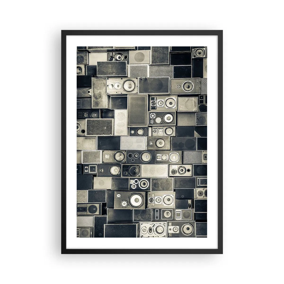 Poszter fehér keretben - Szürke árnyalatú hangszórók kollázsa - 50x70cm - És minden rendben van - Modern fali dekoráció nappalihoz és hálószobához ARTTOR