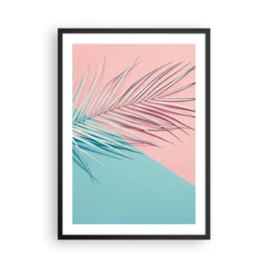 Poszter fehér keretben - Egy pálmafa pasztell rózsaszín és kék színekkel a háttérben - 50x70cm - Trópusi impresszió - Modern fali dekoráció nappalihoz és hálószobához ARTTOR