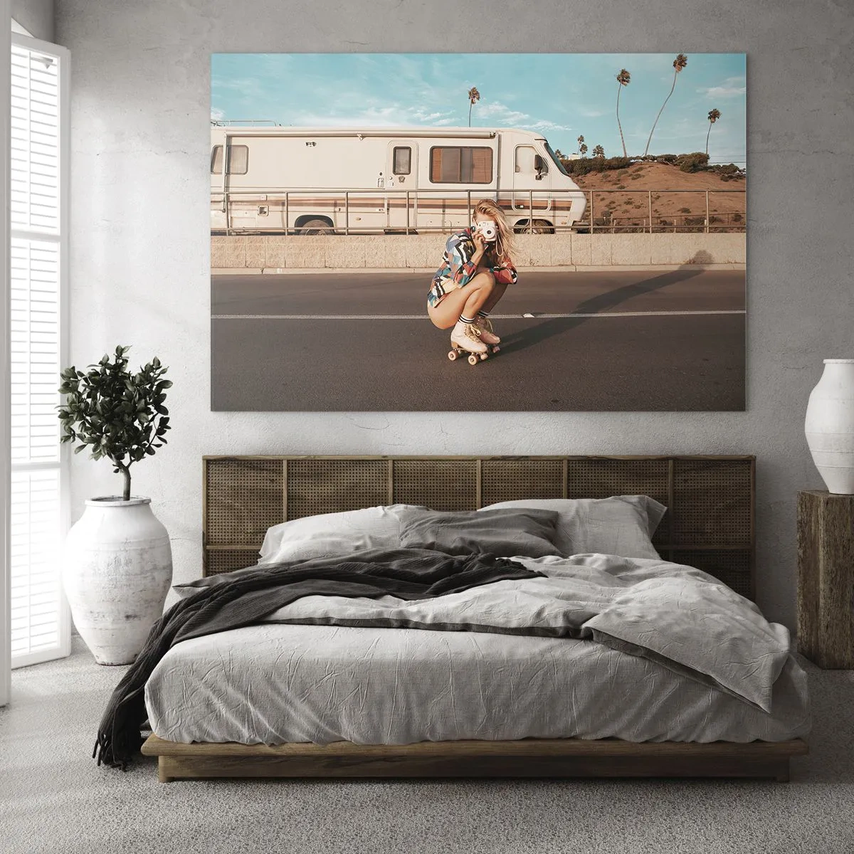 Üveg kép - Egy görkorcsolyás lány fényképez a kaliforniai napsütésben. - 70x50cm - Mosolyt kérek! - Modern fali dekoráció nappalihoz és hálószobához ARTTOR