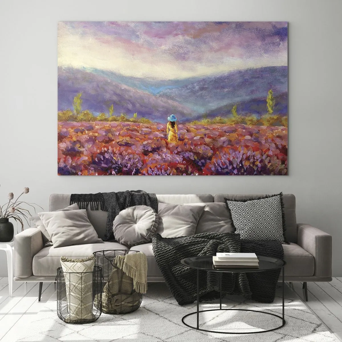 Üveg kép - Egy kalapot viselő alak egy levendula mezőn alkonyatkor - 70x50cm - A levendula világában - Modern fali dekoráció nappalihoz és hálószobához ARTTOR