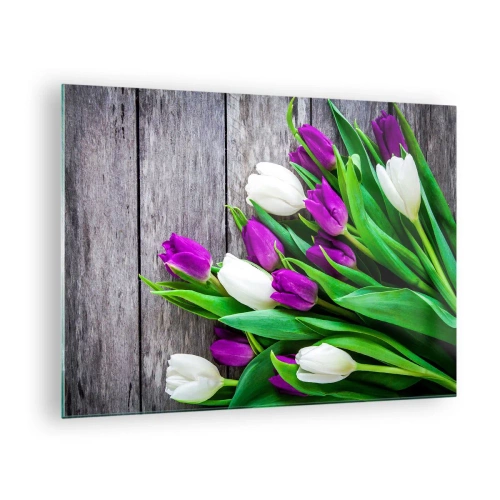 Üveg kép - Egy csokor lila és fehér tulipánok fából készült háttéren - 70x50cm - Egy tavaszi ünnep napján - Modern fali dekoráció nappalihoz és hálószobához ARTTOR