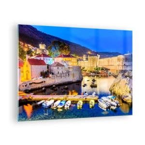Üveg kép - Dubrovnik esti panorámája hajókkal és városfalakkal - 70x50cm - Világos éjszaka az Adrián - Modern fali dekoráció nappalihoz és hálószobához ARTTOR