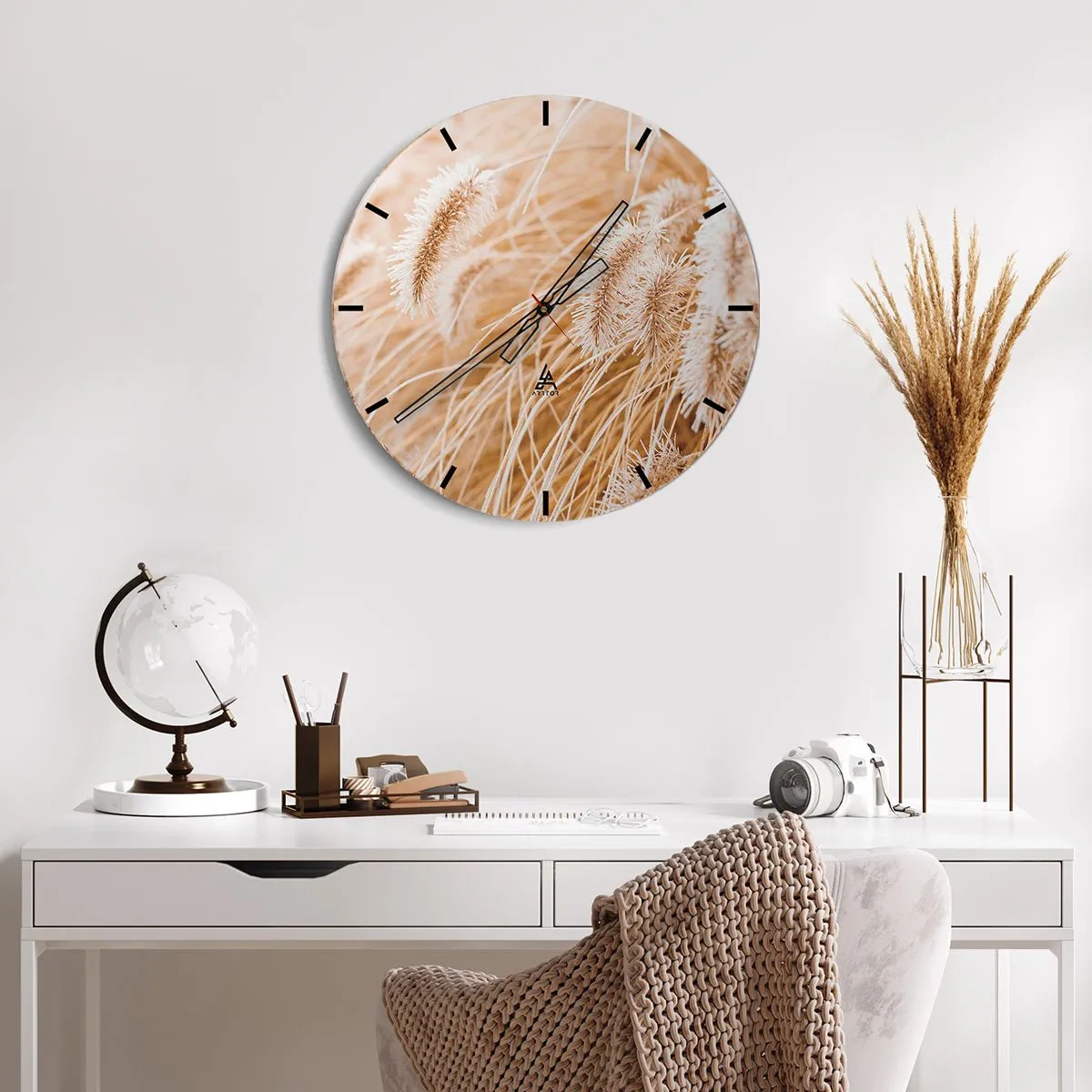 Falióra, Óra - Aranyló fű lengedezése a szélben közelről - 30x30cm - A fű arany susogása - Modern fali dekoráció nappalihoz, konyhához és hálószobához ARTTOR