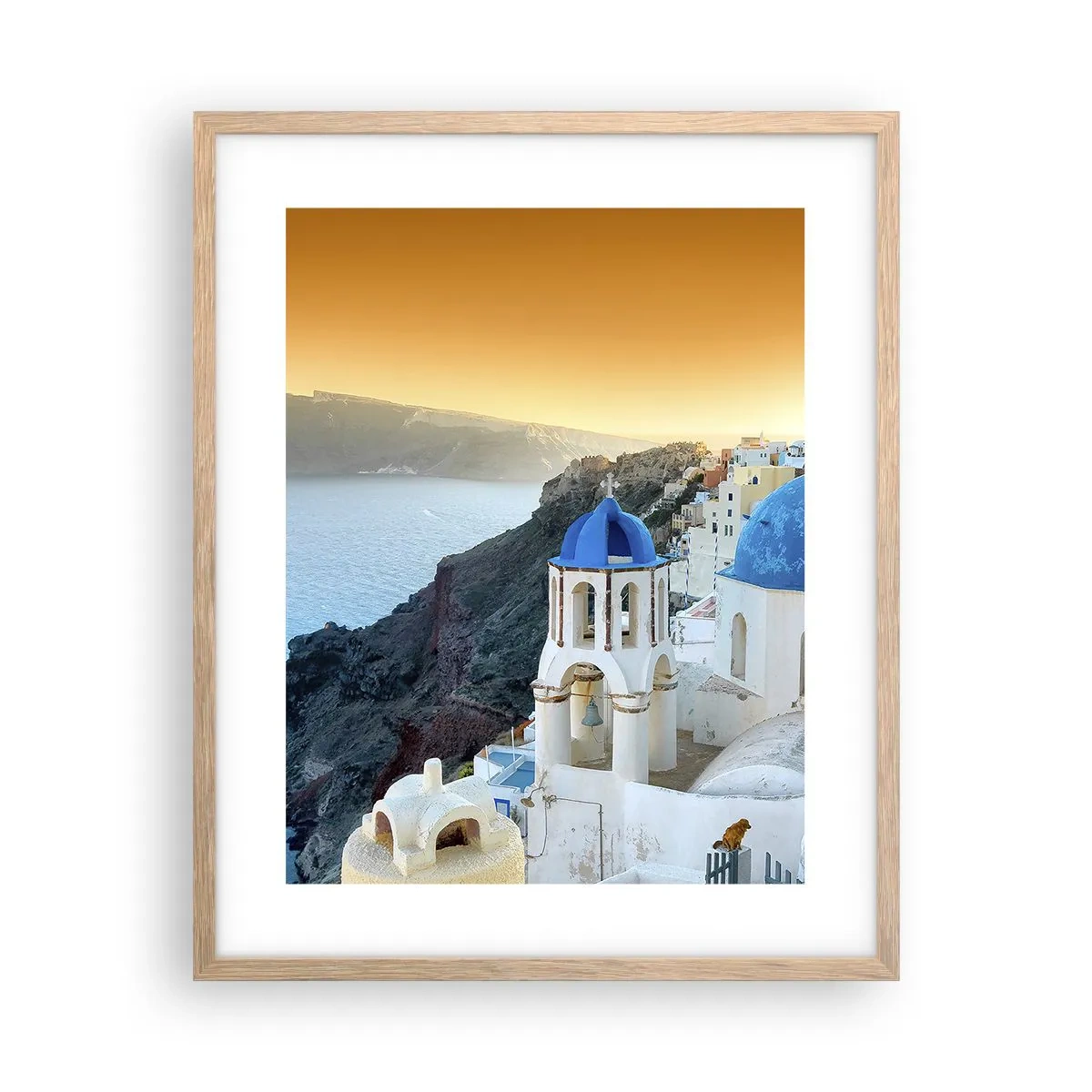 Poszter világos tölgy keretben - Santorini – rásimulva a sziklákra - 40x50 cm