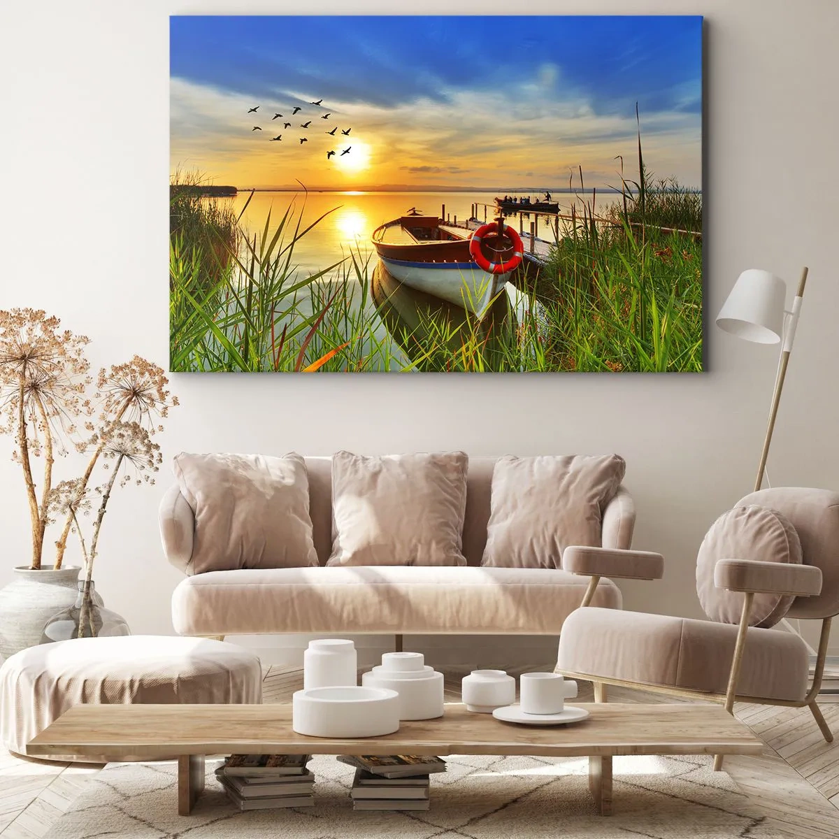 Vászonkép - Egy hajó a tó partján naplementekor - 70x50cm - A kormoránok már repülnek el - Modern fali dekoráció nappalihoz és hálószobához ARTTOR