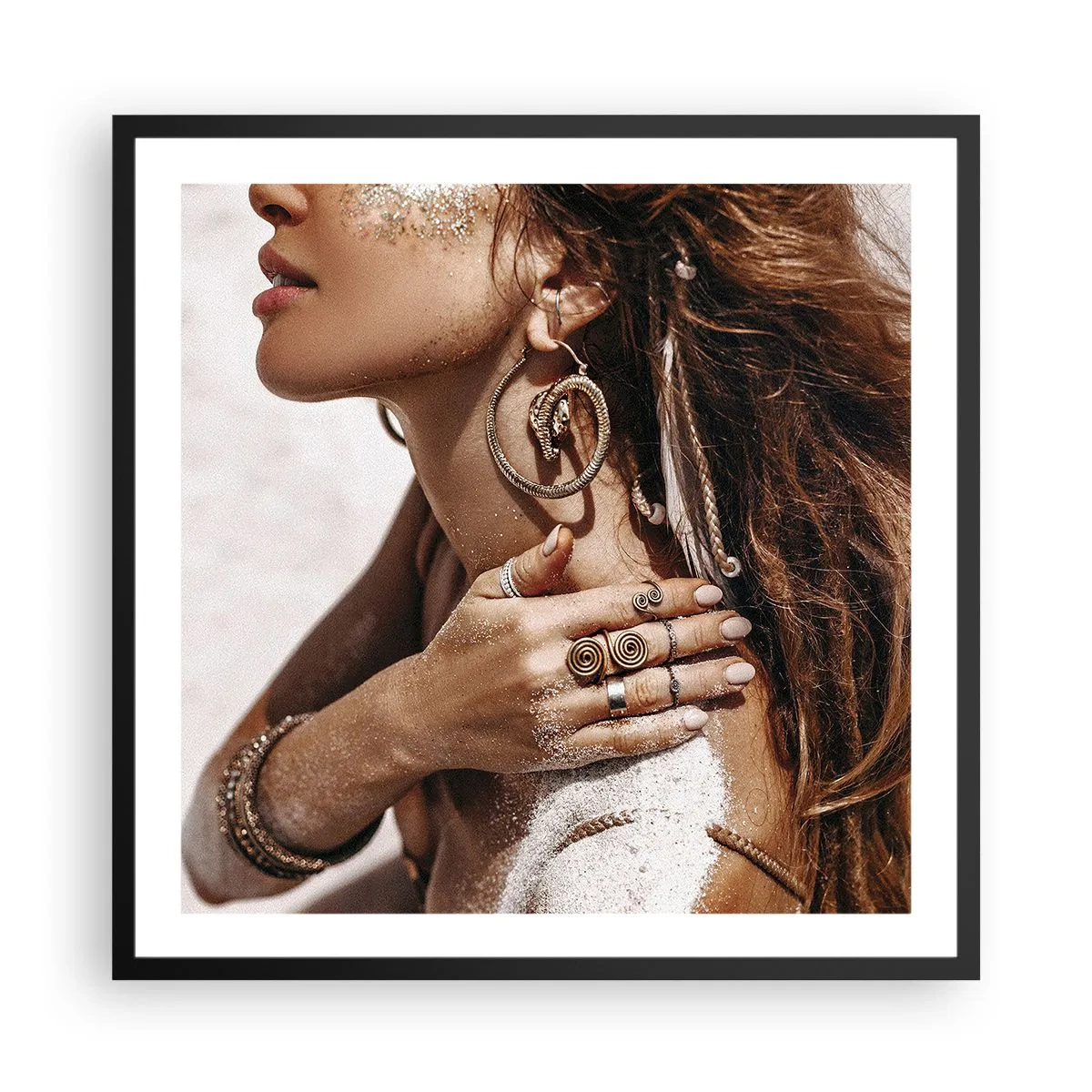 Poszter fehér keretben - Az érintetlen tengerpart királynője - 60x60 cm