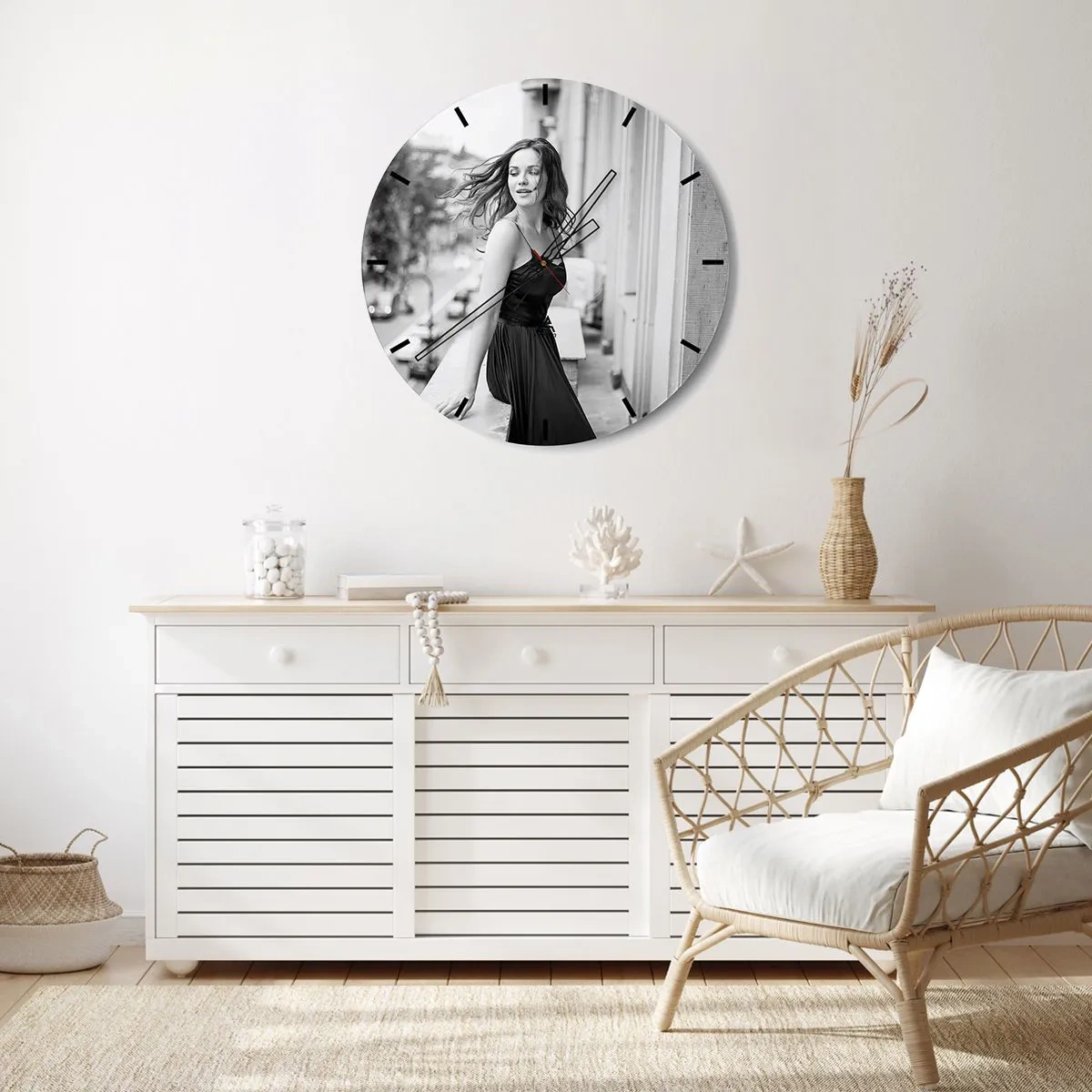 Falióra, Óra - Protea rügyek kékeszöld levelekkel fehér alapon - 30x30cm - Biztosan párizsi - Modern fali dekoráció nappalihoz, konyhához és hálószobához ARTTOR