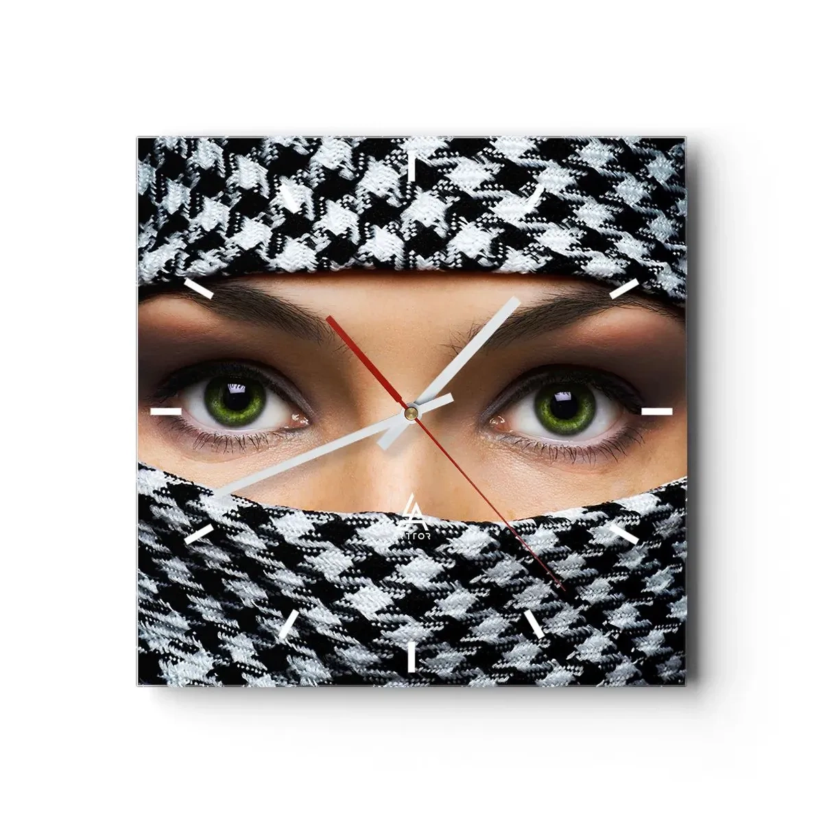 Falióra, Óra - Egy fátyolos zöld szemű szépség portréja - 30x30 cm