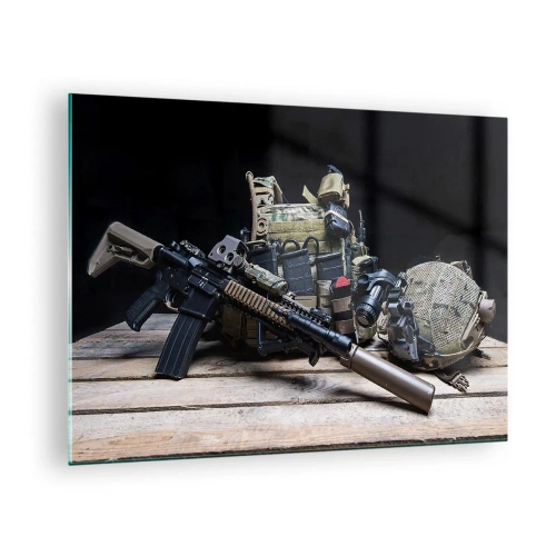 Üveg kép - Taktikai felszerelések és fegyverek elrendezve egy fából készült asztalon - 70x50cm - Pihenj! - Modern fali dekoráció nappalihoz és hálószobához ARTTOR