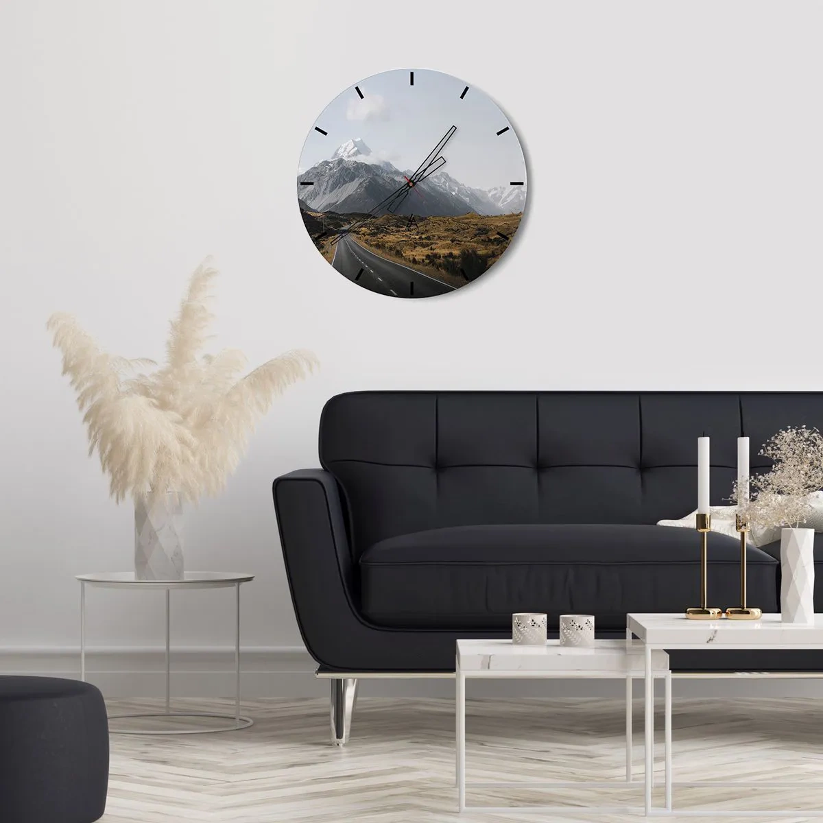 Falióra, Óra - Egy út, amely hófödte hegyek felé vezet tiszta ég alatt - 30x30cm - Út a hegyek szívébe - Modern fali dekoráció nappalihoz, konyhához és hálószobához ARTTOR