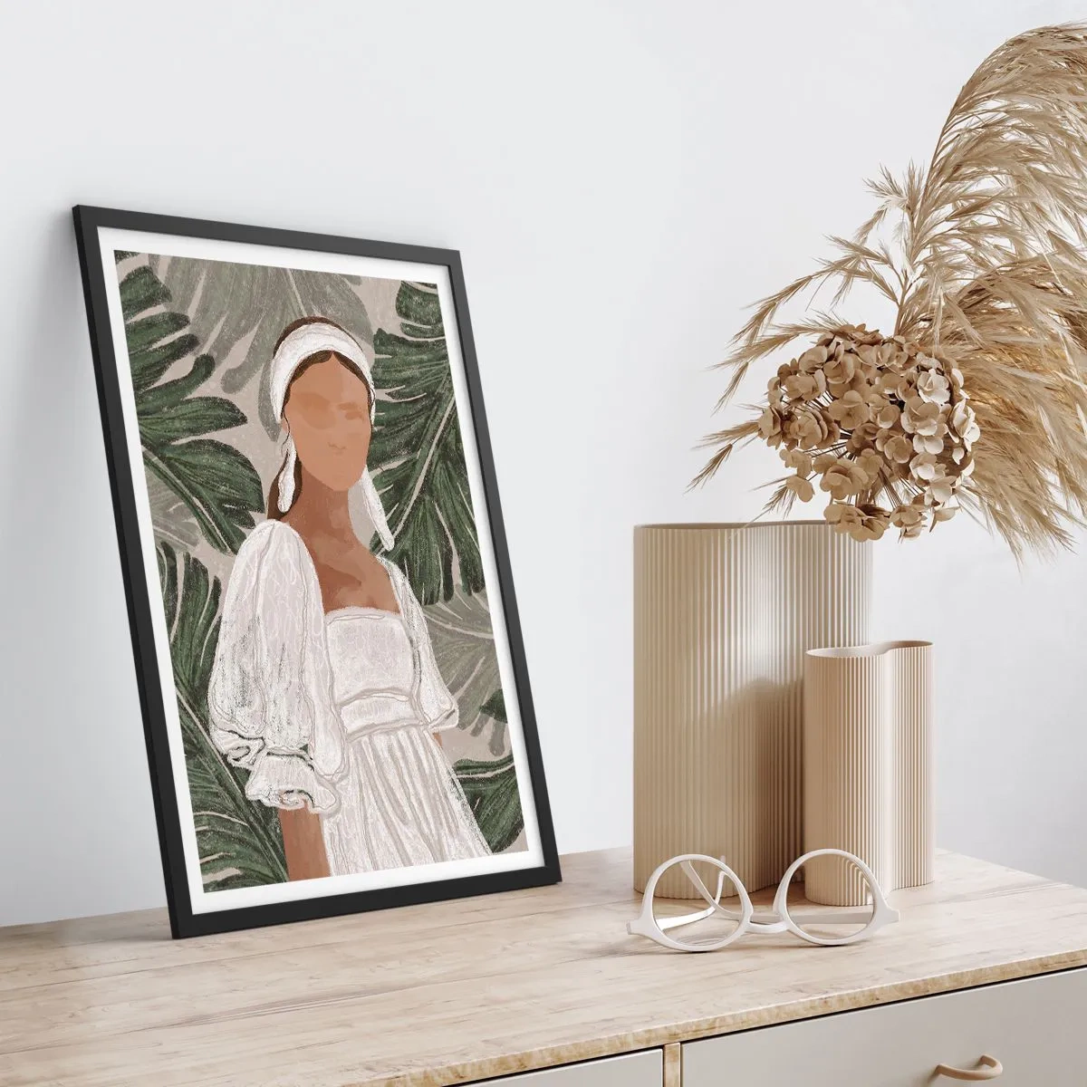 Poszter fehér keretben - Egy fehér ruhás nő zöld levelek hátterében - 50x70cm - Egzotikus portré - Modern fali dekoráció nappalihoz és hálószobához ARTTOR
