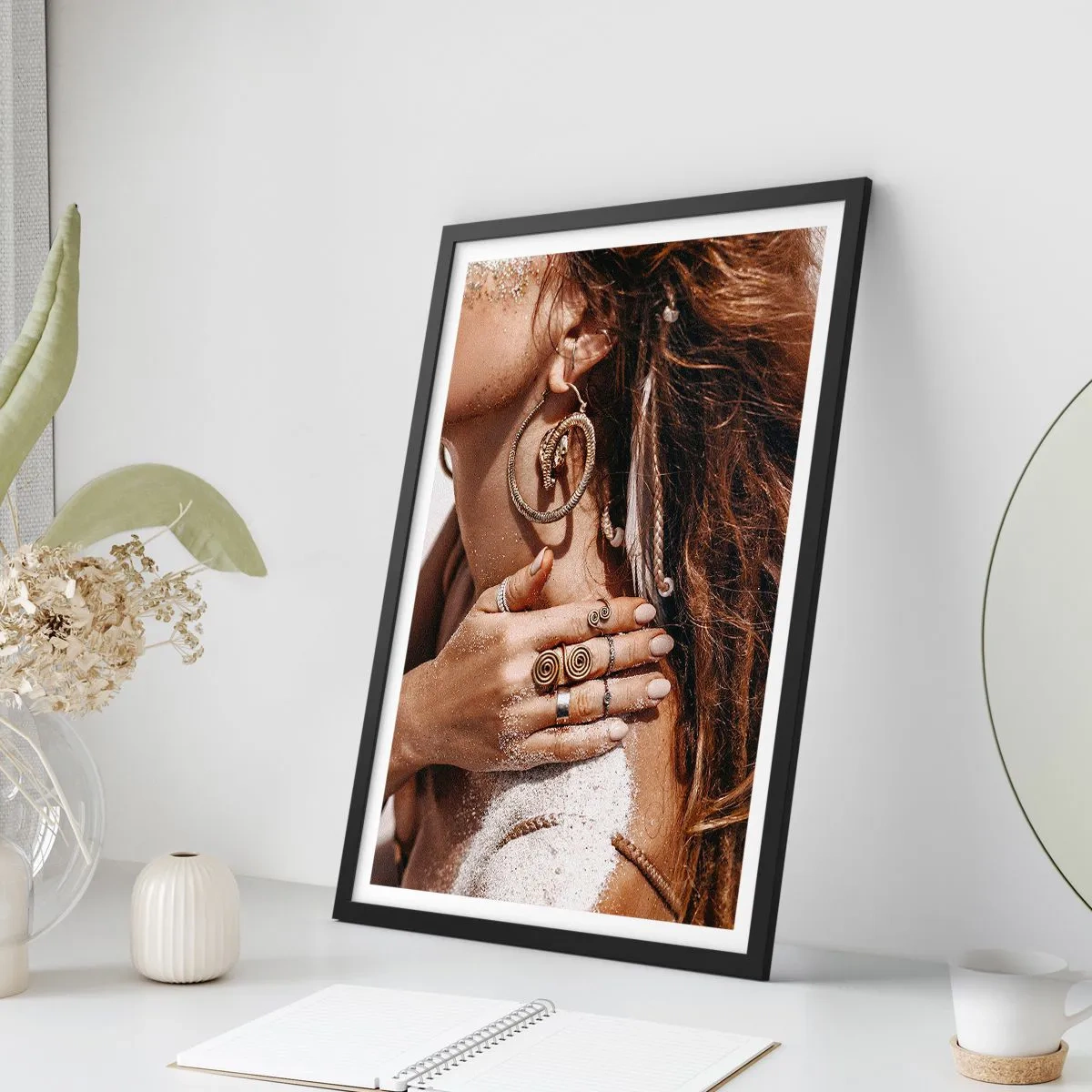 Poszter fehér keretben - Az érintetlen tengerpart királynője - 30x40 cm