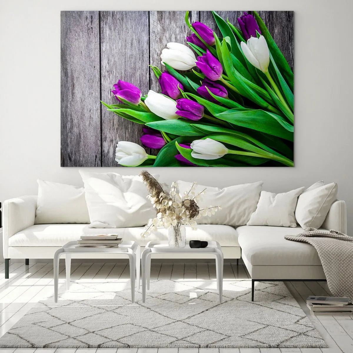 Üveg kép - Egy csokor lila és fehér tulipánok fából készült háttéren - 70x50cm - Egy tavaszi ünnep napján - Modern fali dekoráció nappalihoz és hálószobához ARTTOR