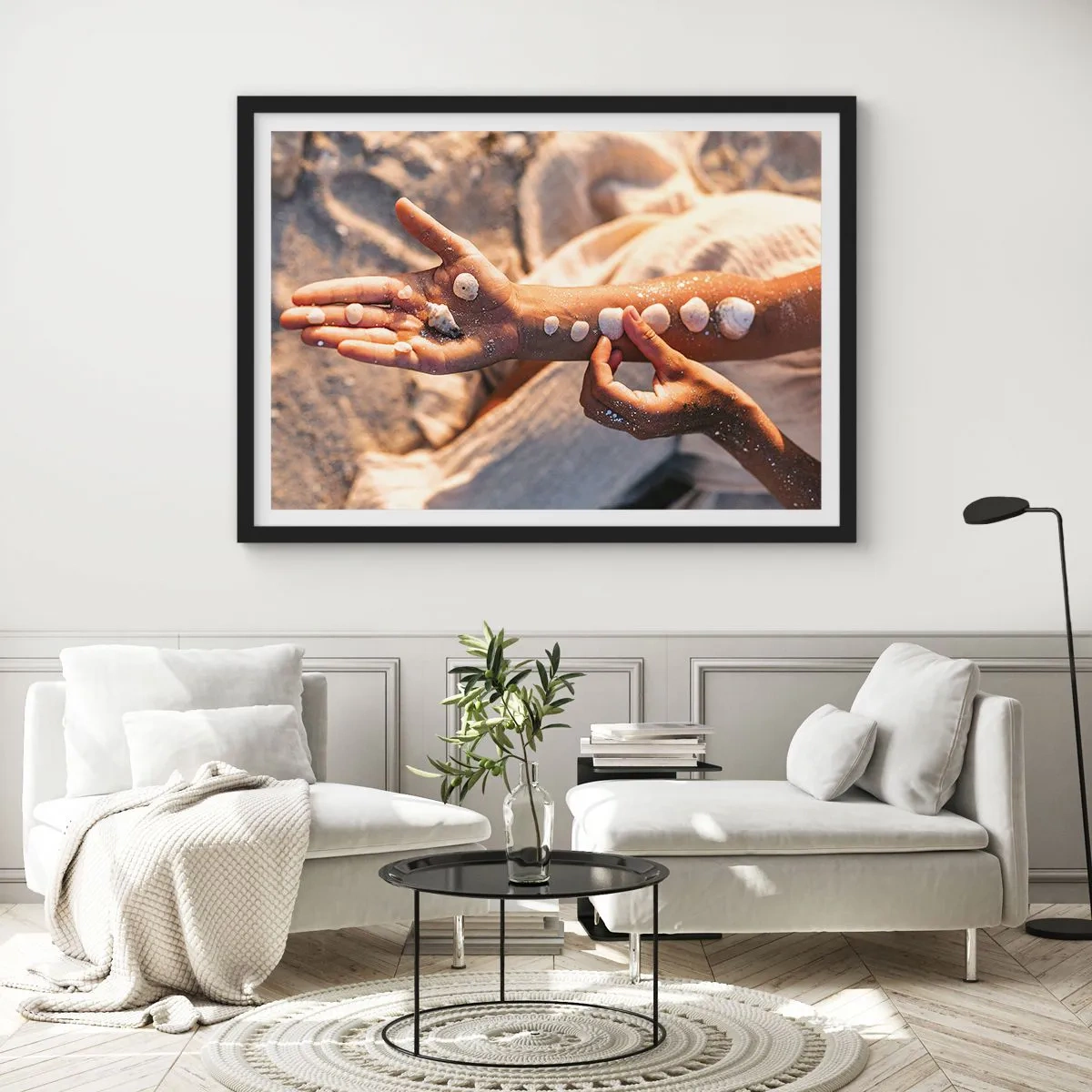 Poszter fehér keretben - Szépség egy karnyújtásnyira - 70x50 cm