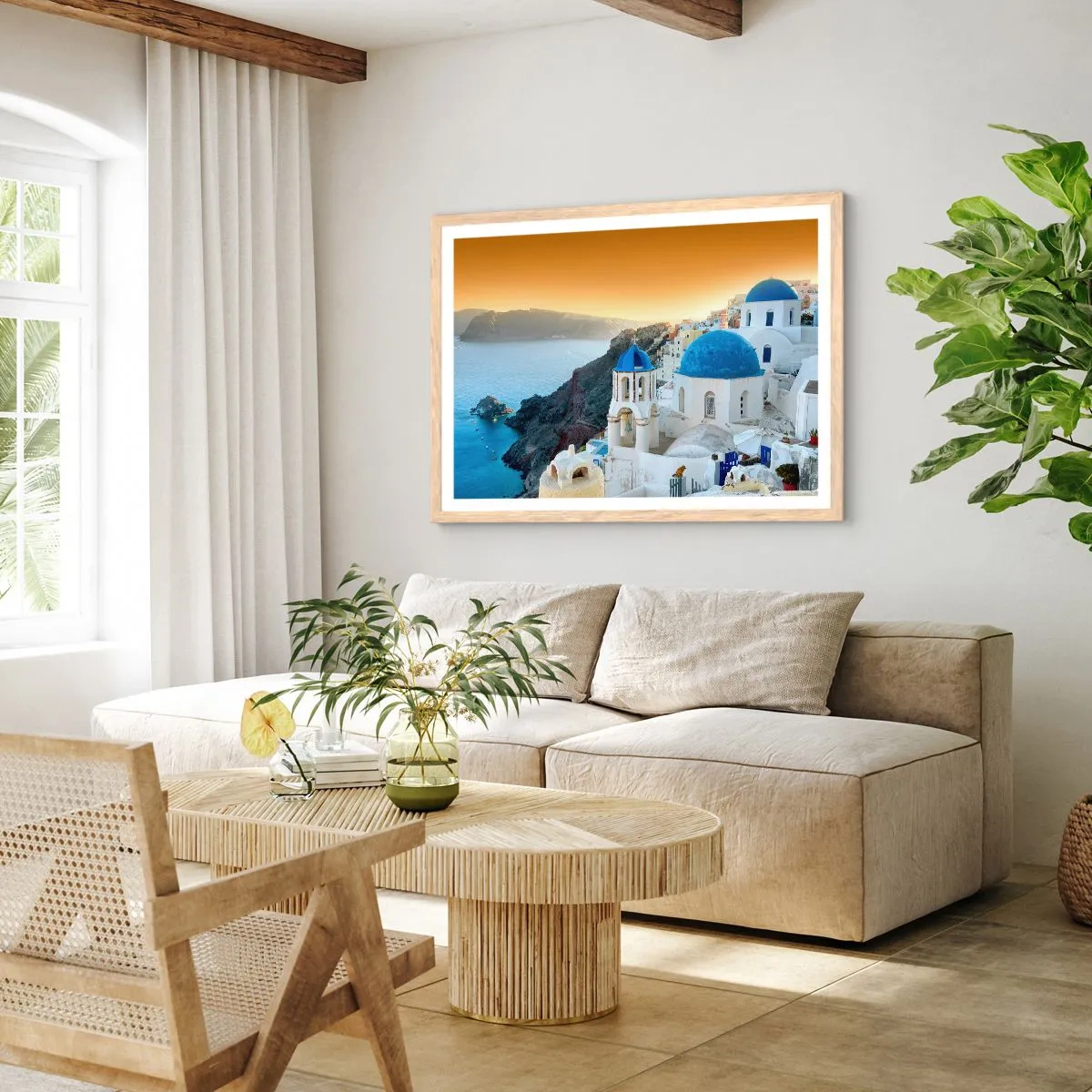 Poszter világos tölgy keretben - Santorini – rásimulva a sziklákra - 70x50 cm