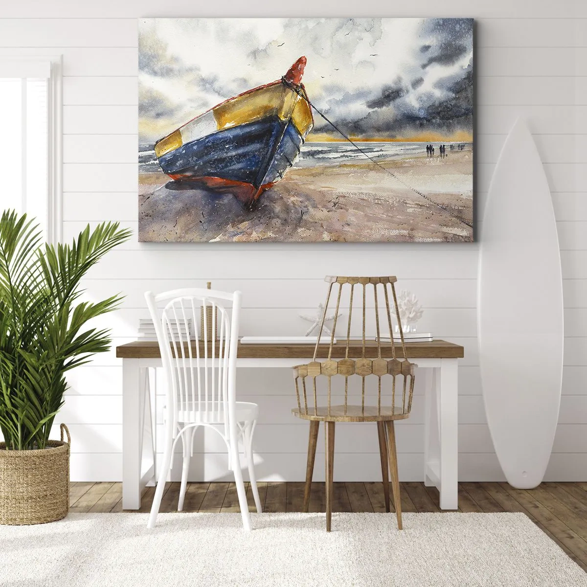 Vászonkép - Egy festői hajó a tengerparton felhős ég alatt - 70x50cm - Pihenés a parton - Modern fali dekoráció nappalihoz és hálószobához ARTTOR