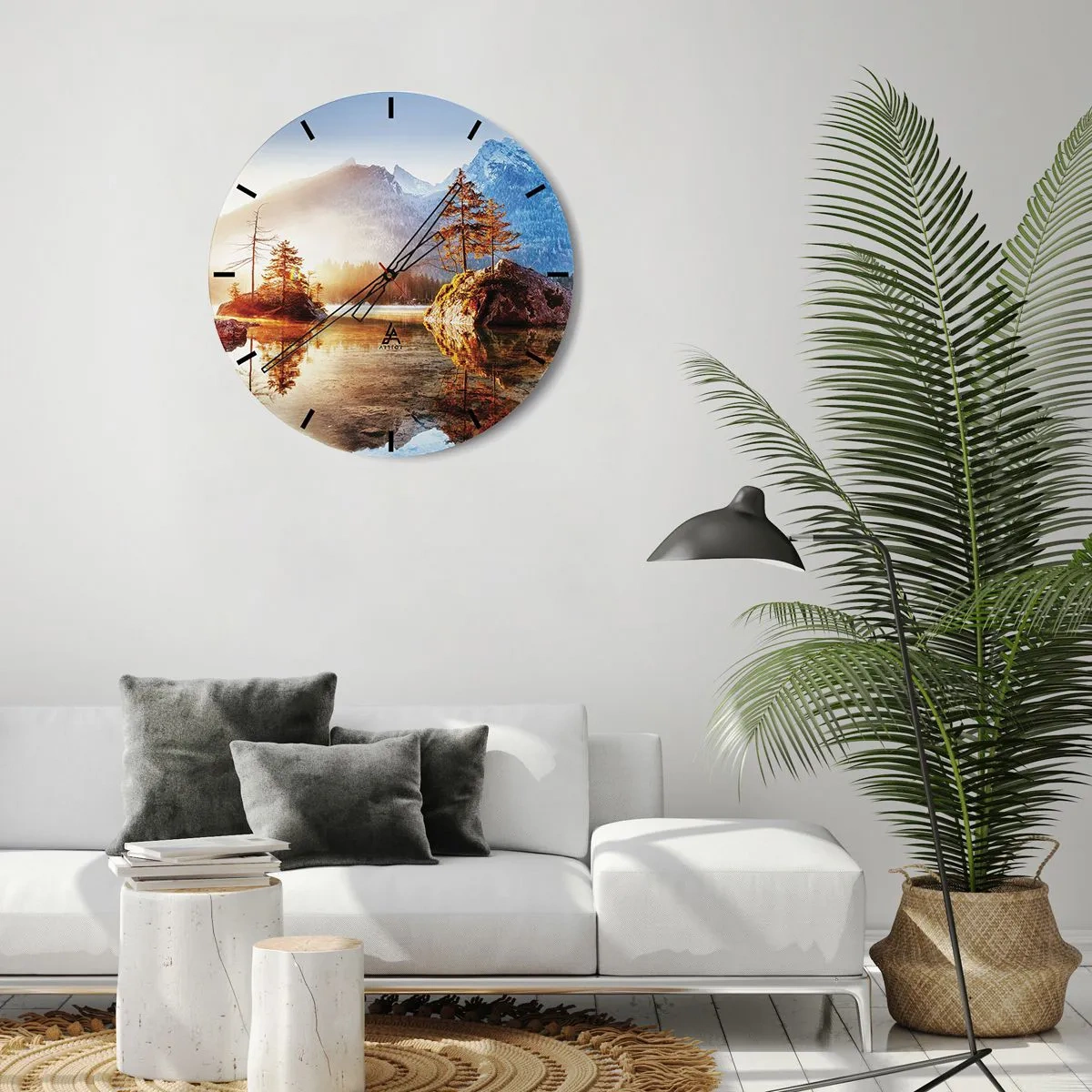 Falióra, Óra - Egy hegyi tó szigetekkel és fákkal a nap sugaraiban - 30x30cm - A természet új fényben - Modern fali dekoráció nappalihoz, konyhához és hálószobához ARTTOR
