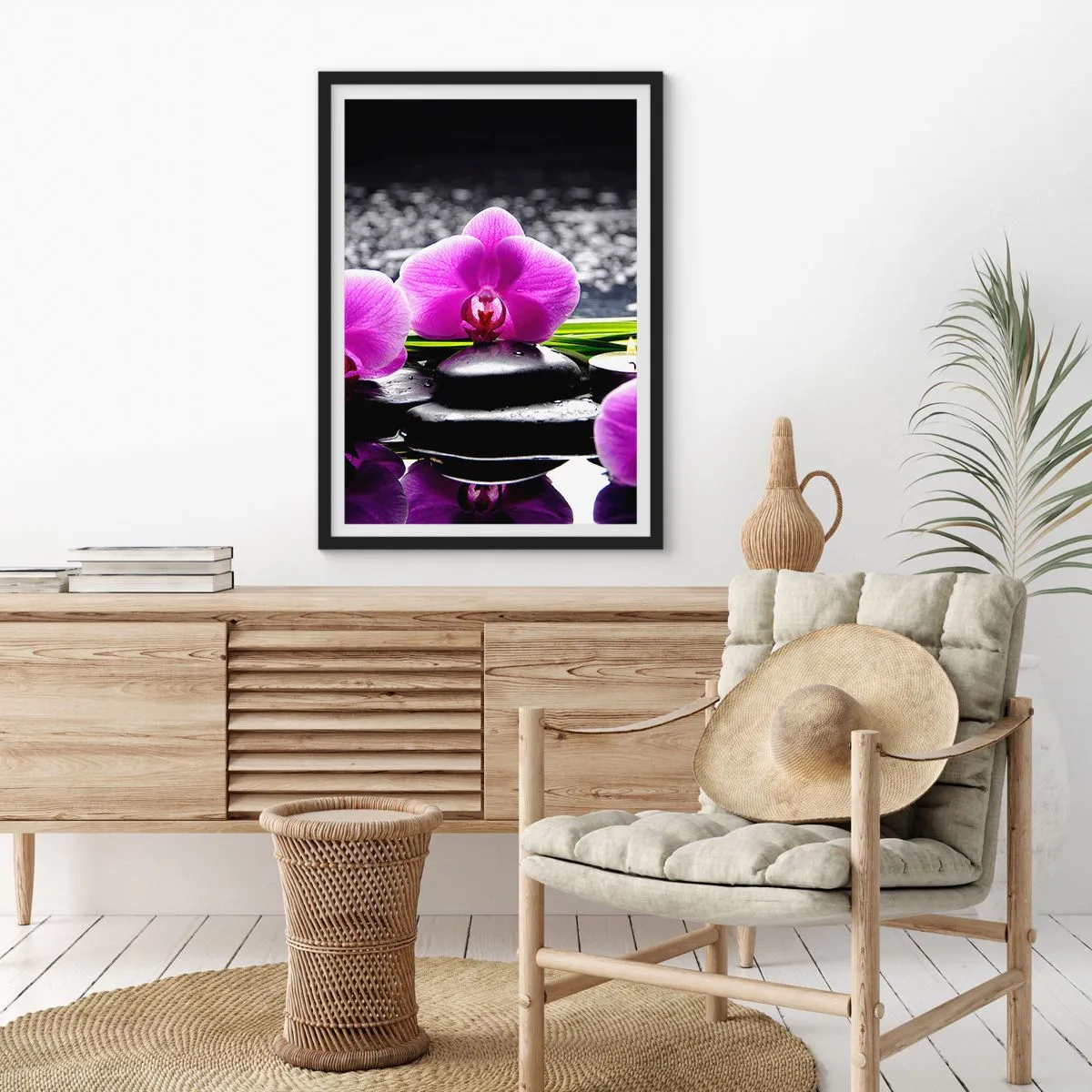Poszter fehér keretben - Egy lila orchidea kövek és víz hátterében, wellness-szerű környezetben - 50x70cm - Elmerülni a békében és a csendben - Modern fali dekoráció nappalihoz és hálószobához ARTTOR