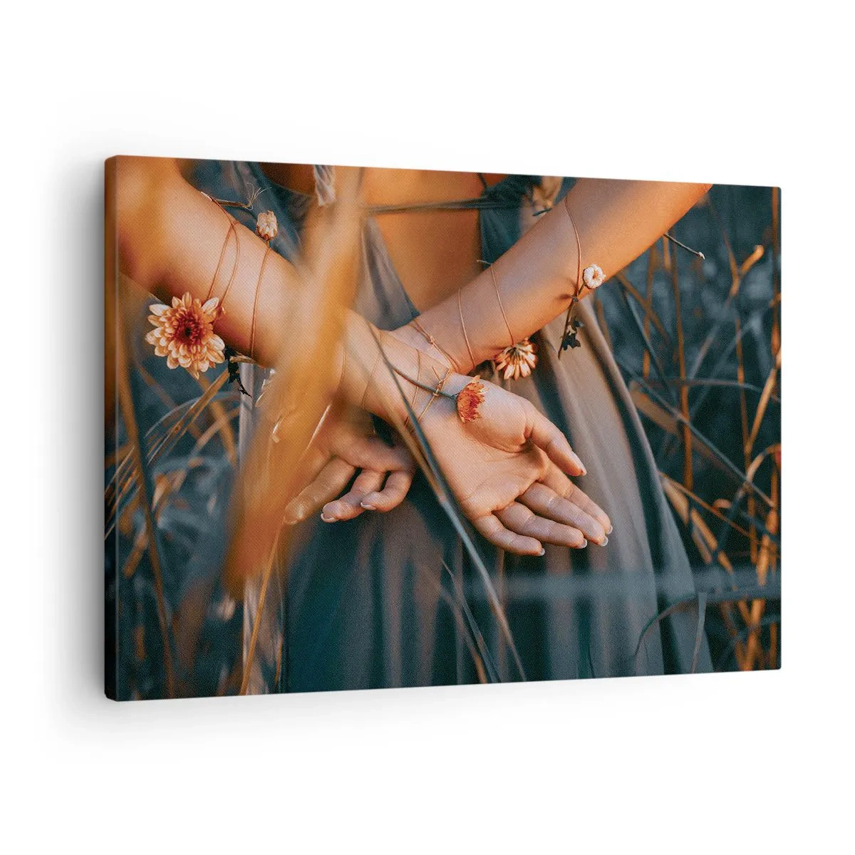 Vászonkép - Érzéki kezek virágokkal természetes környezetben - 70x50cm - Kapcsolatban a természettel - Modern fali dekoráció nappalihoz és hálószobához ARTTOR