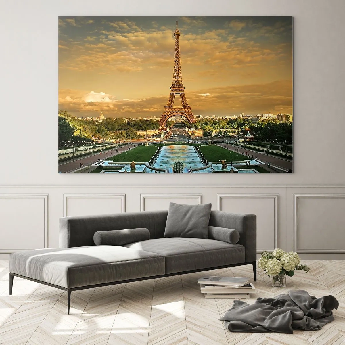 Üveg kép - Az Eiffel-torony naplementekor, párizsi kertek között - 70x50cm - Párizs királynője - Modern fali dekoráció nappalihoz és hálószobához ARTTOR