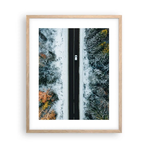 Poszter világos tölgy keretben - Átvágni a téli erdőn - 40x50 cm