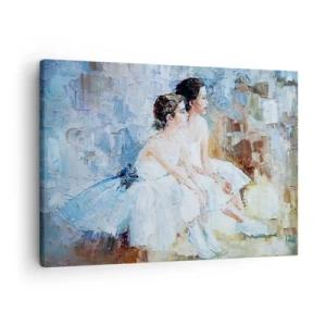 Vászonkép - Két fehér ruhás balerina pihenteti a pasztell háttér előtt. - 70x50cm - A fiatal hattyúk pihenése - Modern fali dekoráció nappalihoz és hálószobához ARTTOR
