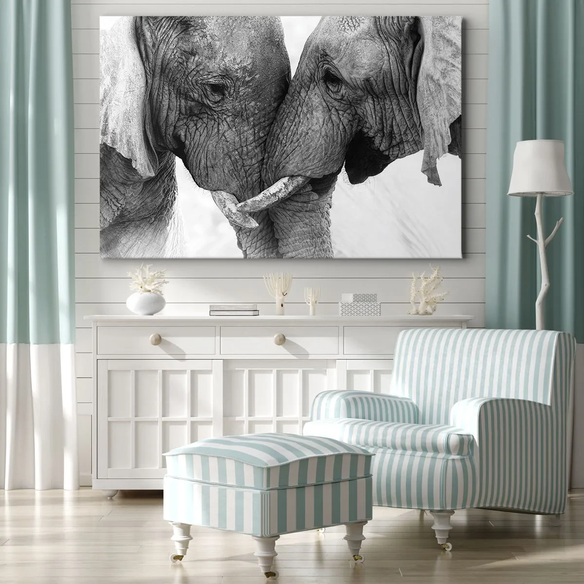 Vászonkép - Két elefánt gyengéd gesztussal egy monokróm háttér előtt - 70x50cm - Szívélyes vallomás - Modern fali dekoráció nappalihoz és hálószobához ARTTOR