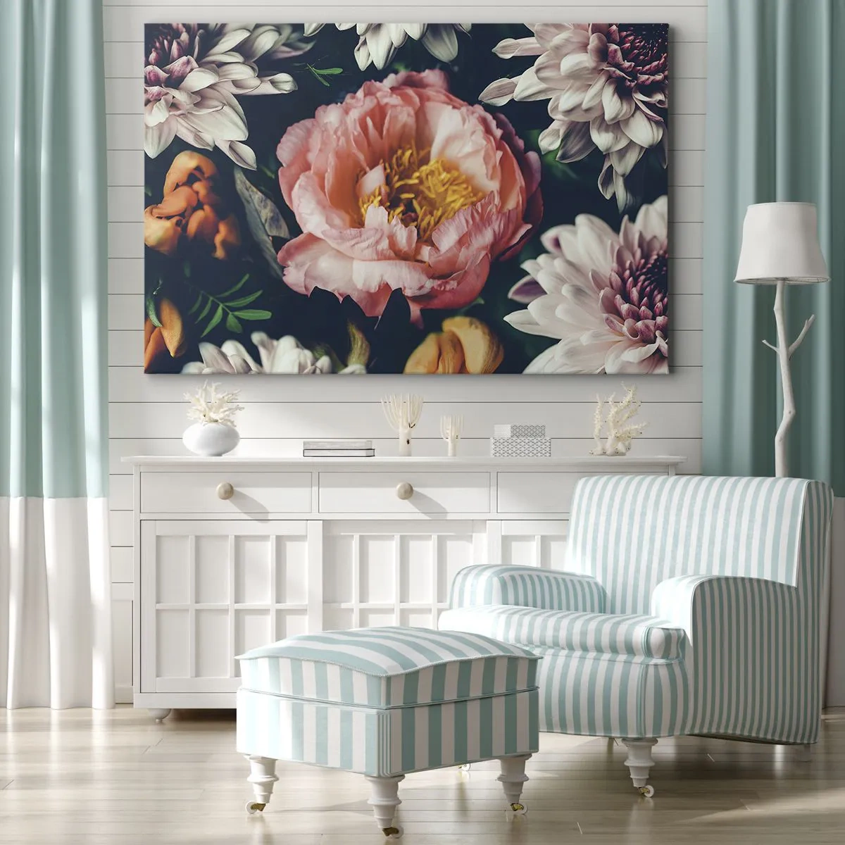 Vászonkép - Virágkötészet bazsarózsával és krizantémokkal sötét háttéren - 70x50cm - Barokk pompával - Modern fali dekoráció nappalihoz és hálószobához ARTTOR