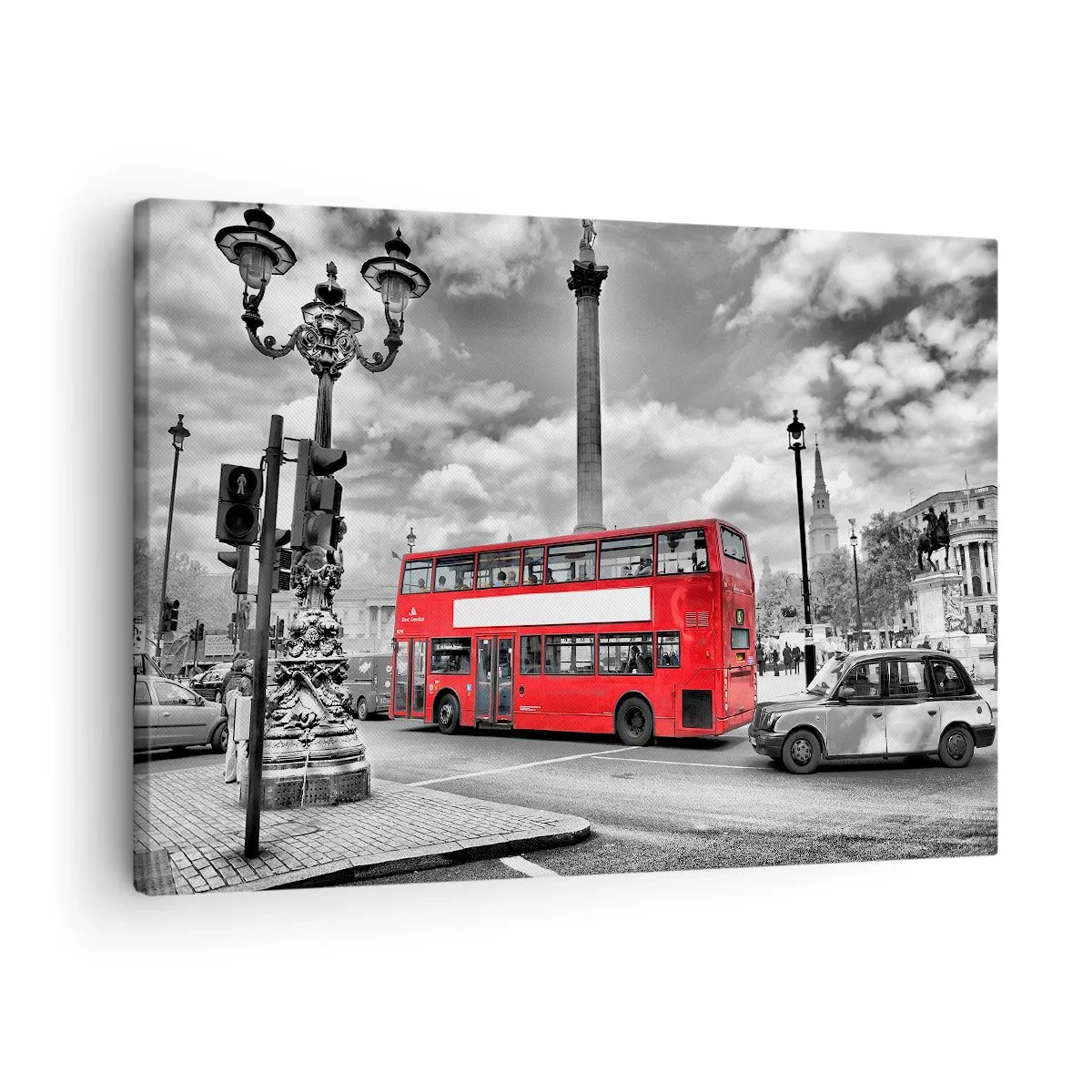 Vászonkép - Egy piros emeletes busz egy fekete-fehér városi háttér előtt - 70x50cm - A város igazi vérkeringése - Modern fali dekoráció nappalihoz és hálószobához ARTTOR