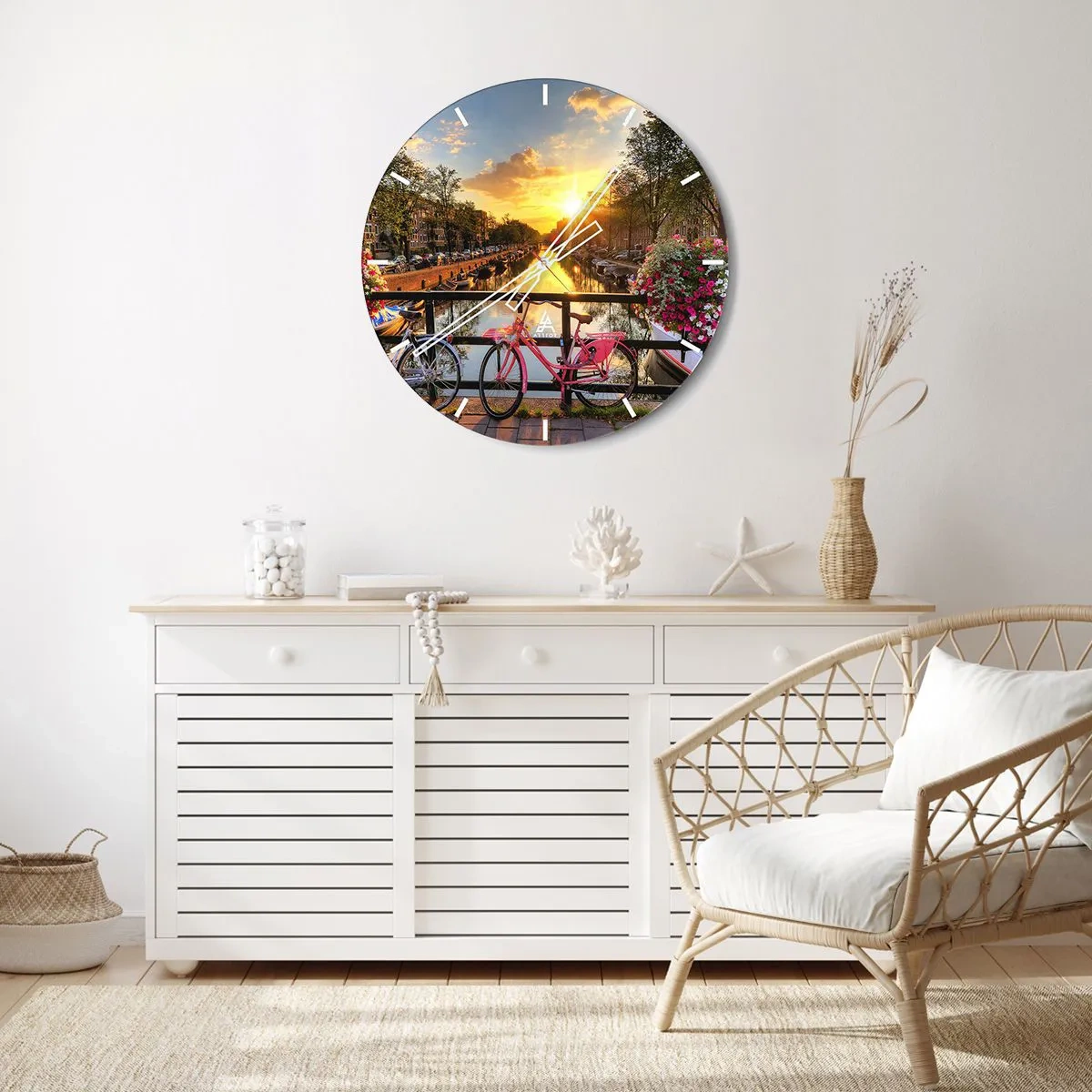Falióra, Óra - Naplemente a csatorna felett egy rózsaszín biciklivel és virágokkal - 30x30cm - Tavaszi reggel Amszterdamban - Modern fali dekoráció nappalihoz, konyhához és hálószobához ARTTOR