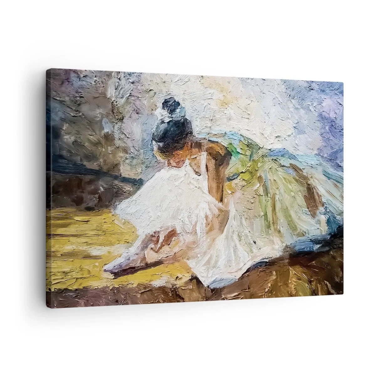 Vászonkép - Egy fehér ruhás balerina festői stílusban, impresszionista háttér előtt. - 70x50cm - Degas festményéből - Modern fali dekoráció nappalihoz és hálószobához ARTTOR