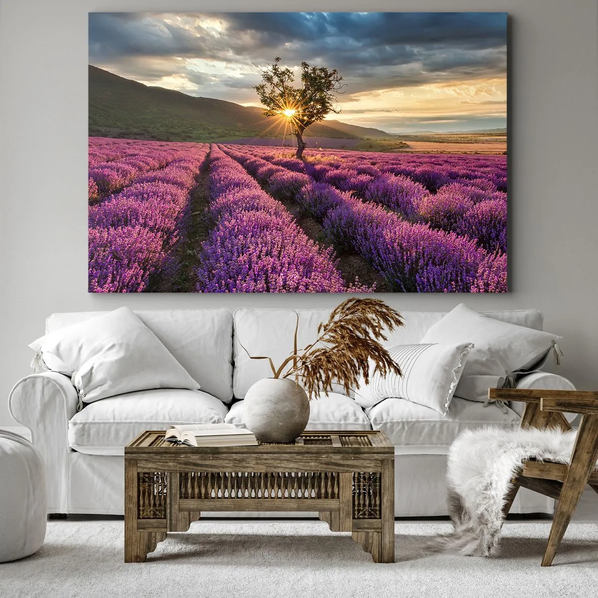 Vászonkép - Levendula mező egy magányos fával naplementekor - 70x50cm - Lila színű illat - Modern fali dekoráció nappalihoz és hálószobához ARTTOR